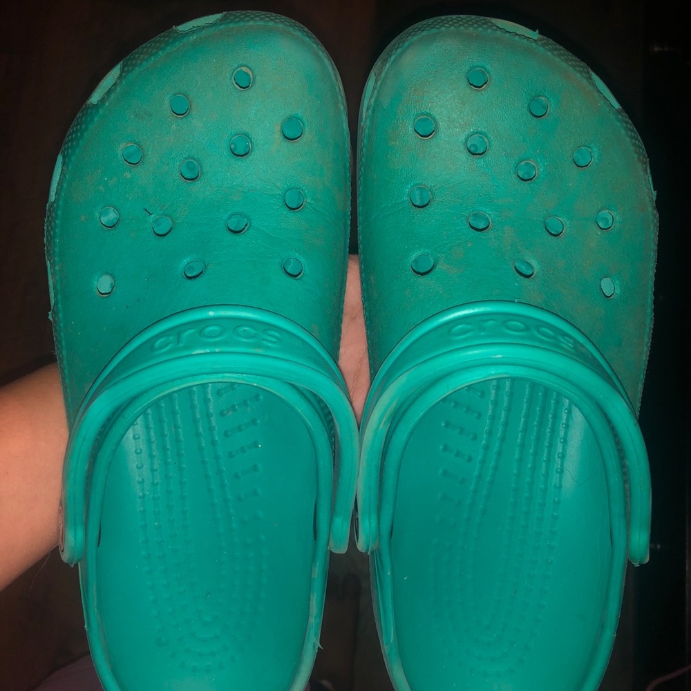crocs